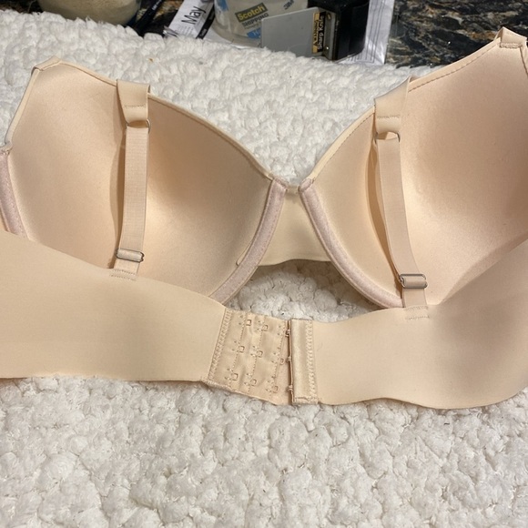 Vince Camuto cream colored plus size bra 42D - Picture 3 of 4